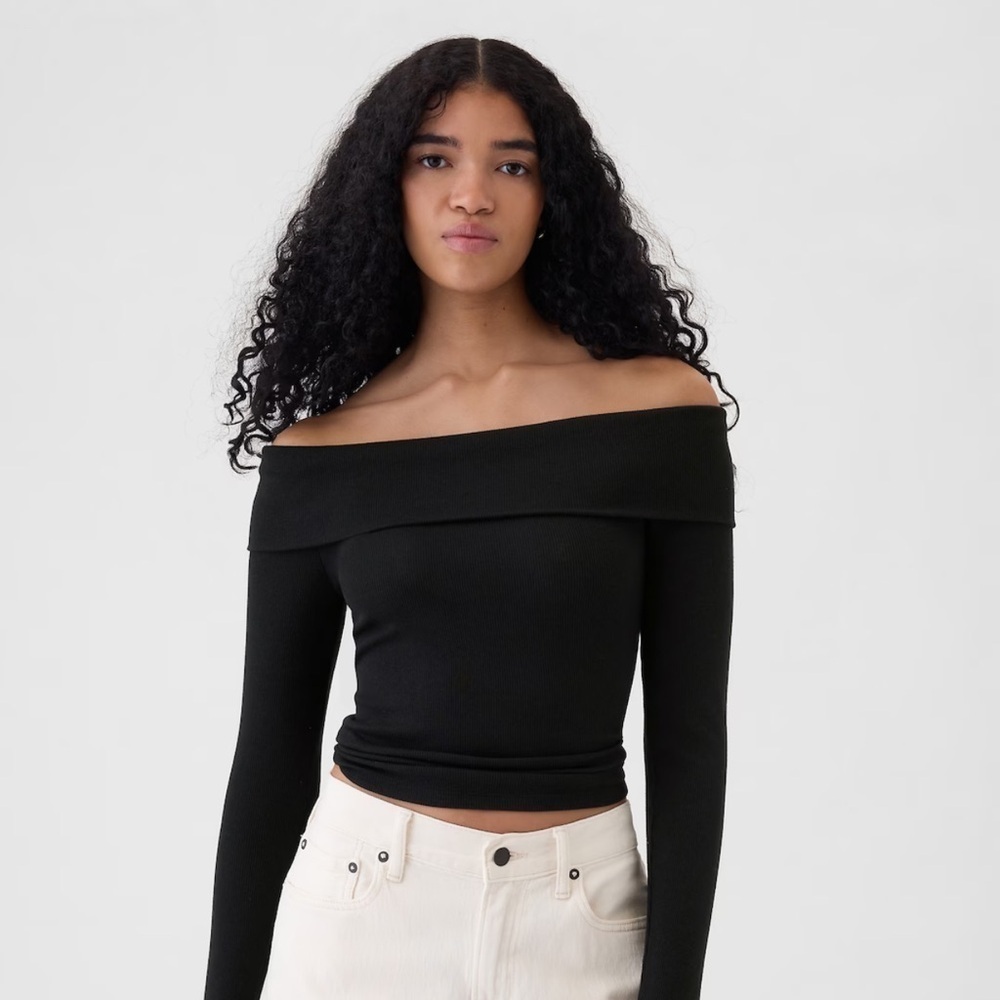 Divided Off the shoulder rubbed black crop top size large